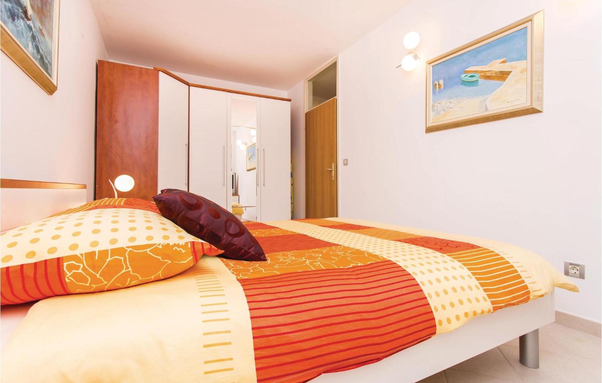 Amazing Apartment In Njivice With Wifi Kültér fotó