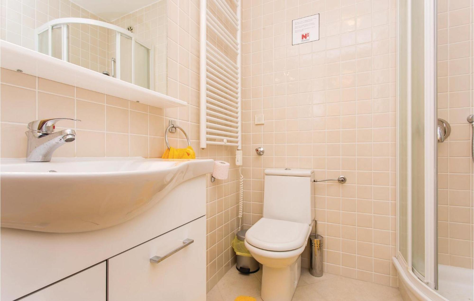 Amazing Apartment In Njivice With Wifi Kültér fotó