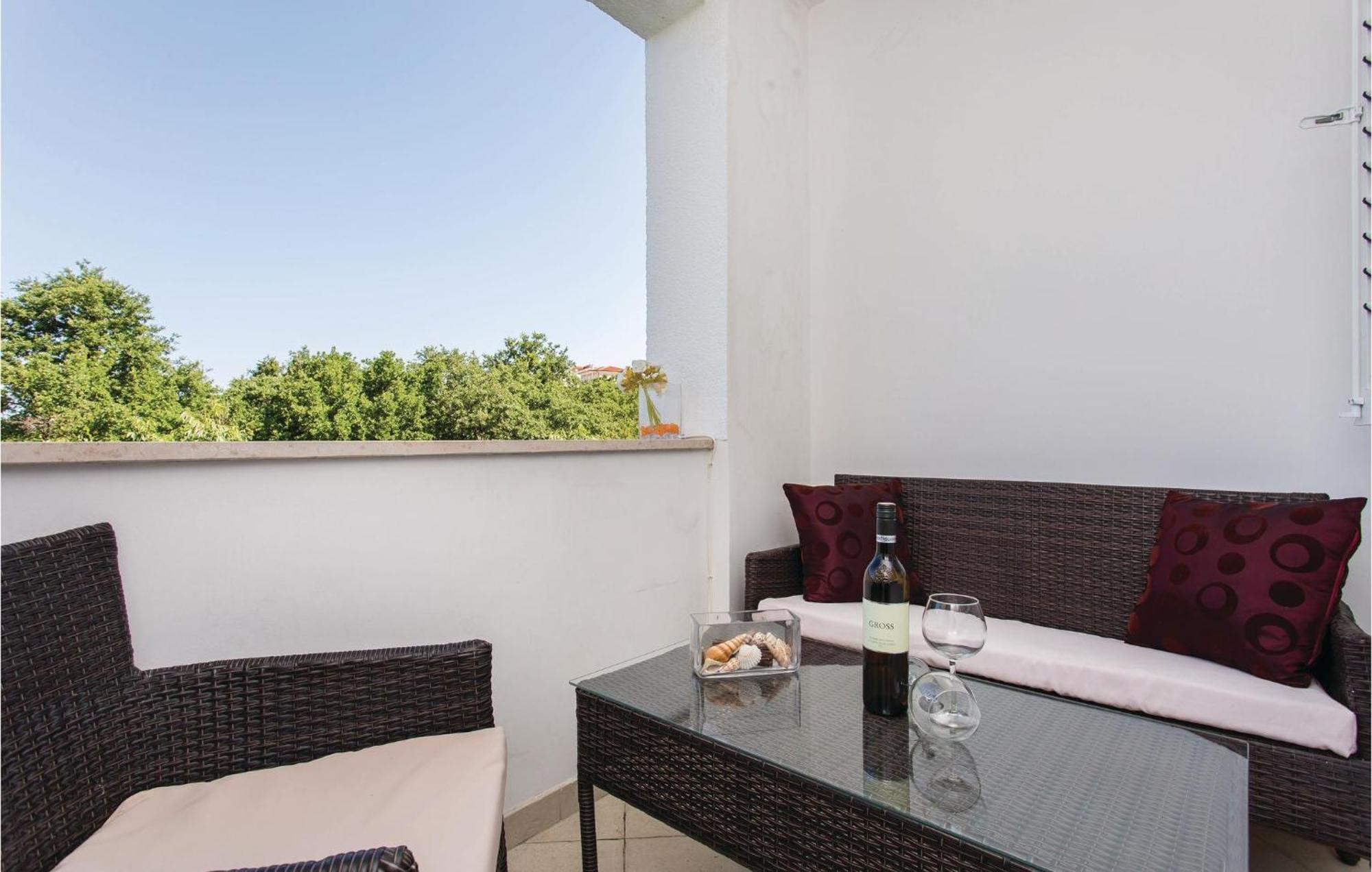 Amazing Apartment In Njivice With Wifi Kültér fotó